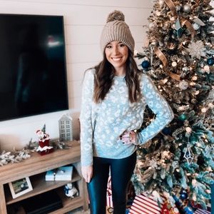 Gray cozy comfy animal print sweater size small